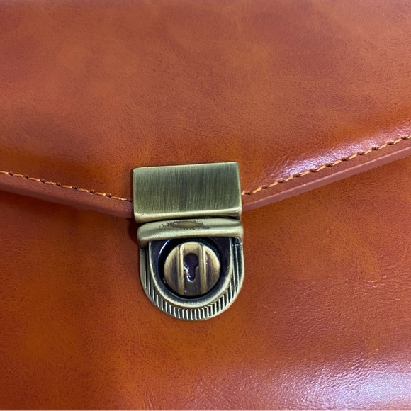 Classic Tan Crossbody Bag with Gold-Tone Lock Clutch Option Small - Picture 12 of 16